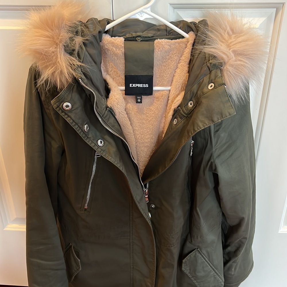 Never worn! Like new! - Picture 2 of 6